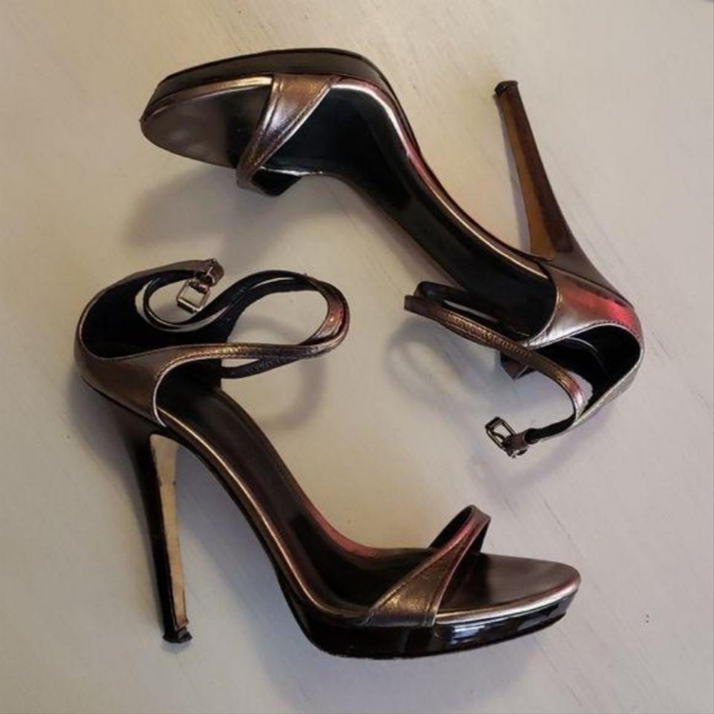 Burberry Gold Gray Pewter Stiletto Pumps